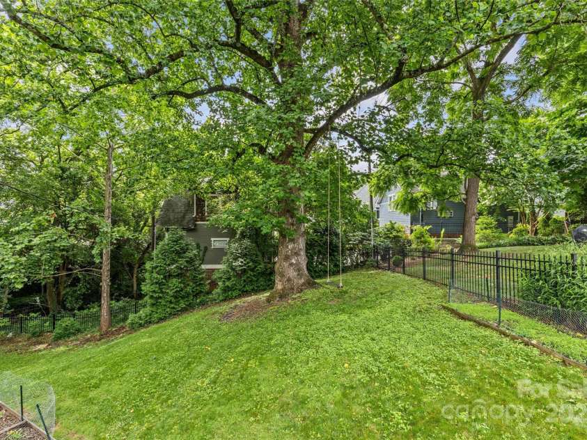 2005 Scott Avenue, Charlotte, NC 28203.  MLS# CAR4270087, YatesRealty ID 21186. Expansive back yard