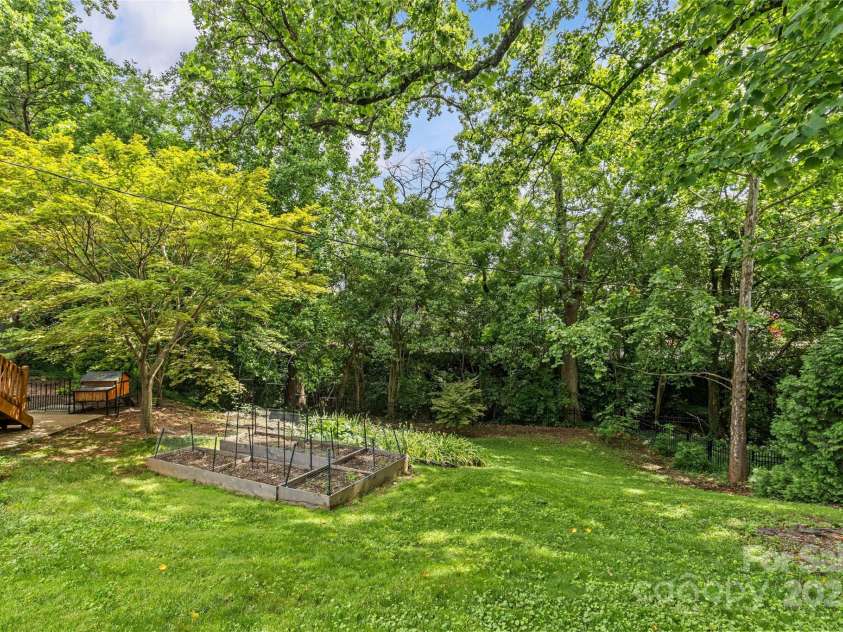 2005 Scott Avenue, Charlotte, NC 28203.  MLS# CAR4270087, YatesRealty ID 21186. Expansive back yard
