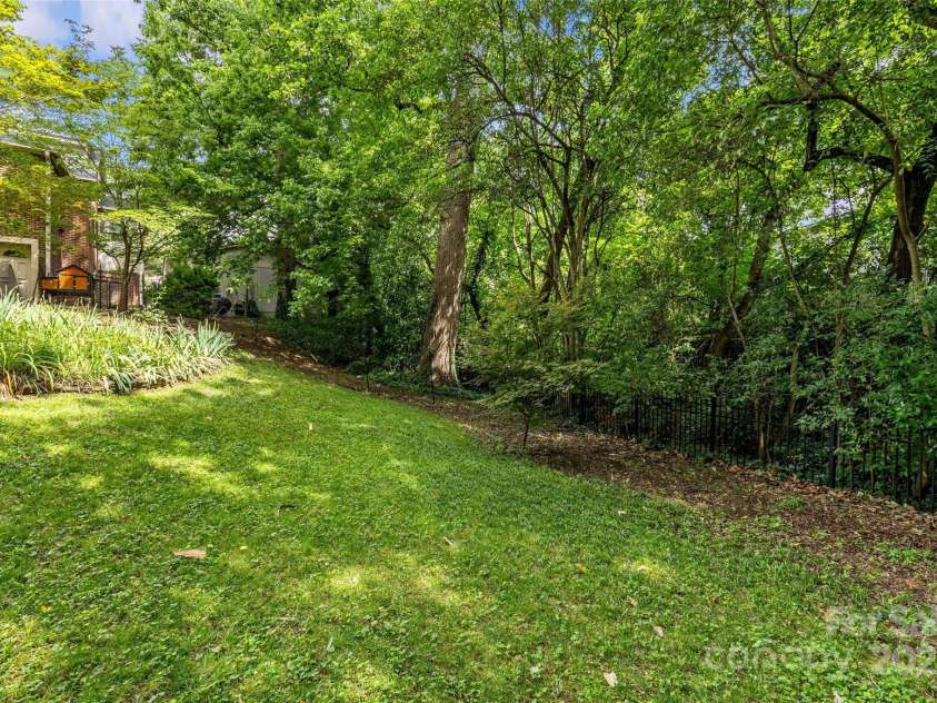2005 Scott Avenue, Charlotte, NC 28203.  MLS# CAR4270087, YatesRealty ID 21186. Expansive back yard