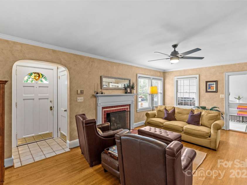 2005 Scott Avenue, Charlotte, NC 28203.  MLS# CAR4270087, YatesRealty ID 21186. Living Room