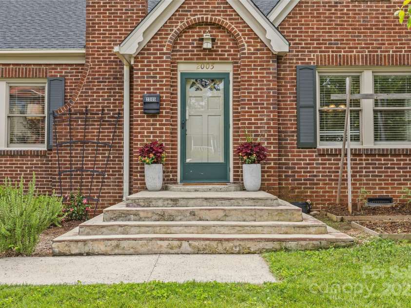 2005 Scott Avenue, Charlotte, NC 28203.  MLS# CAR4270087, YatesRealty ID 21186. Lovely brick home
