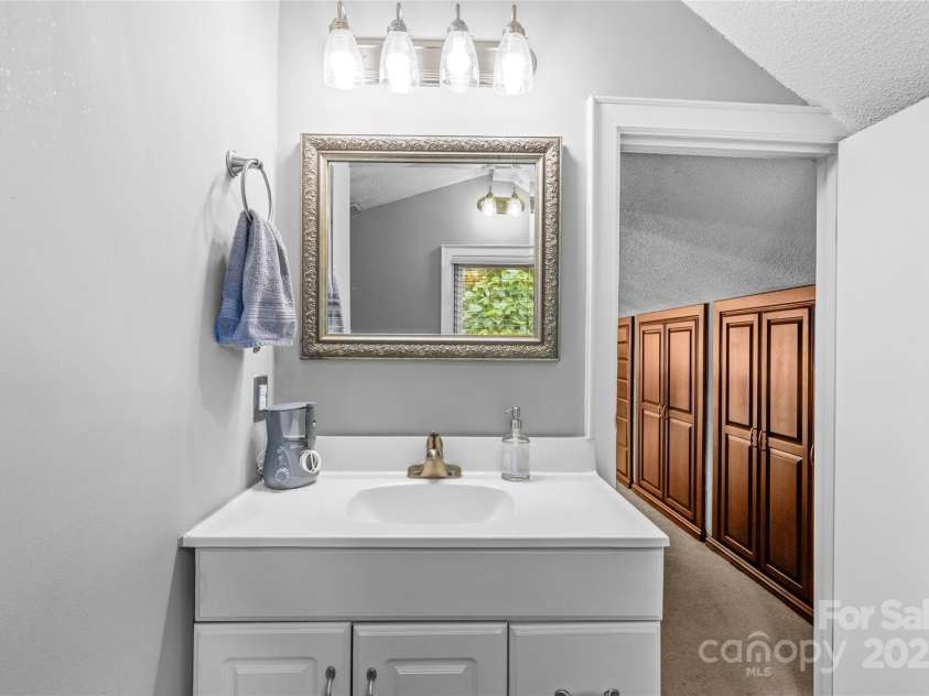 2005 Scott Avenue, Charlotte, NC 28203.  MLS# CAR4270087, YatesRealty ID 21186. Primary bathroom
