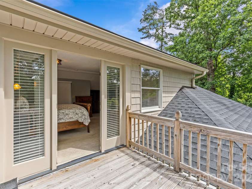 2005 Scott Avenue, Charlotte, NC 28203.  MLS# CAR4270087, YatesRealty ID 21186. Upstairs deck off primary