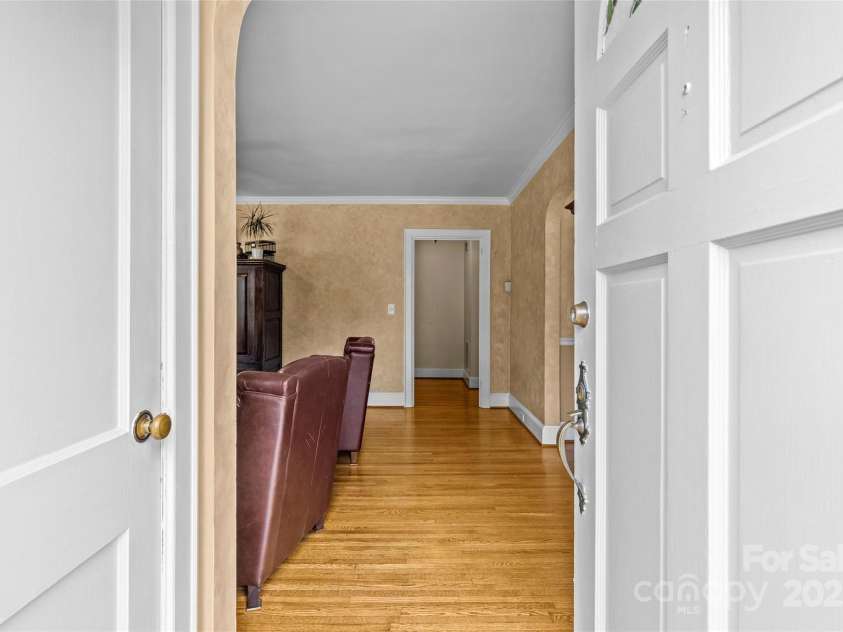 2005 Scott Avenue, Charlotte, NC 28203.  MLS# CAR4270087, YatesRealty ID 21186. Welcome in