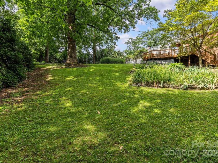 2005 Scott Avenue, Charlotte, NC 28203.  MLS# CAR4299263, YatesRealty ID 21186. ELarge back yard