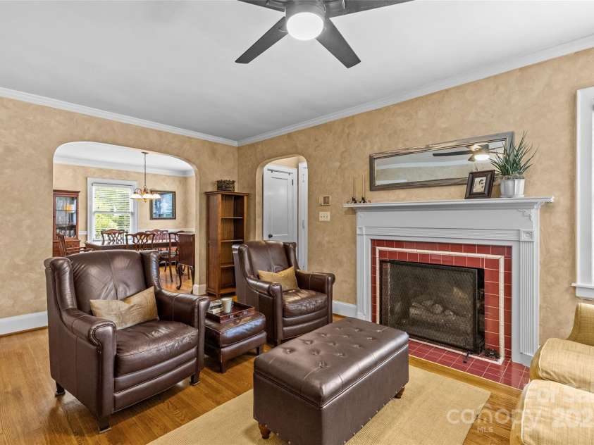 2005 Scott Avenue, Charlotte, NC 28203.  MLS# CAR4299263, YatesRealty ID 21186. Living room