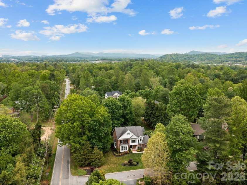 103 Berry Hill Drive, Hendersonville, NC 28791.  MLS# CAR4376647, YatesRealty ID 21187. 