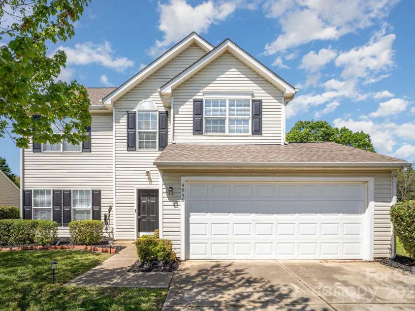 4958 Bentgrass Run Drive, Charlotte, NC 28269.  MLS# CAR4238762, YatesRealty ID 21187. 