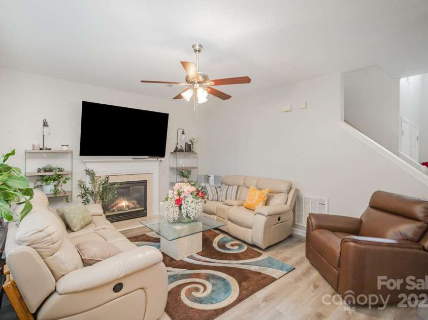4958 Bentgrass Run Drive, Charlotte, NC 28269.  MLS# CAR4238762, YatesRealty ID 21187. 