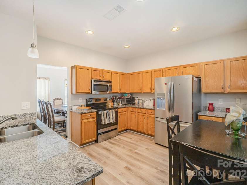 4958 Bentgrass Run Drive, Charlotte, NC 28269.  MLS# CAR4238762, YatesRealty ID 21187. 