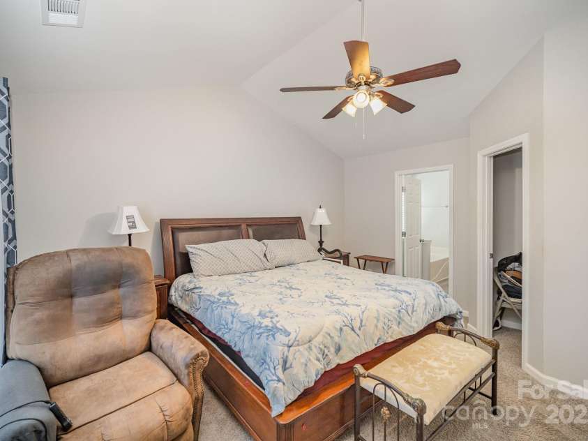 4958 Bentgrass Run Drive, Charlotte, NC 28269.  MLS# CAR4238762, YatesRealty ID 21187. 