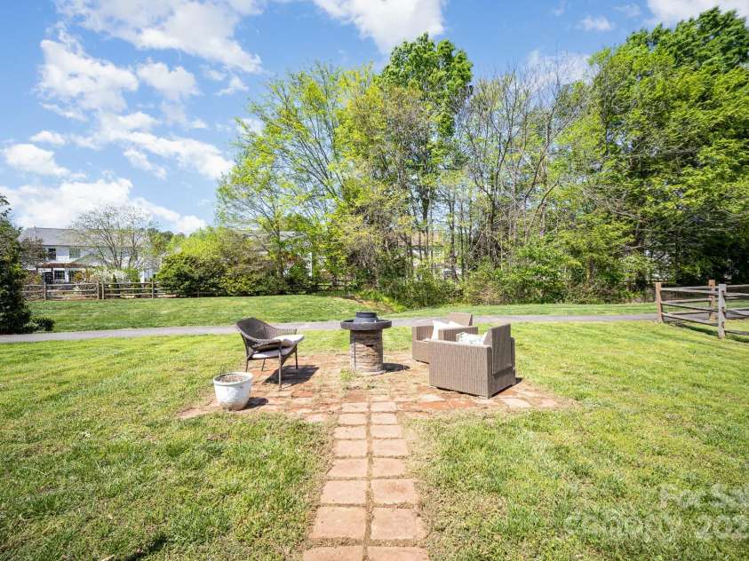 4958 Bentgrass Run Drive, Charlotte, NC 28269.  MLS# CAR4238762, YatesRealty ID 21187. 