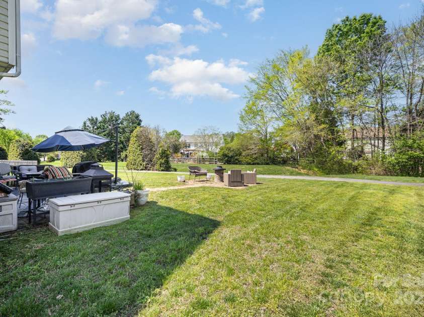 4958 Bentgrass Run Drive, Charlotte, NC 28269.  MLS# CAR4238762, YatesRealty ID 21187. 