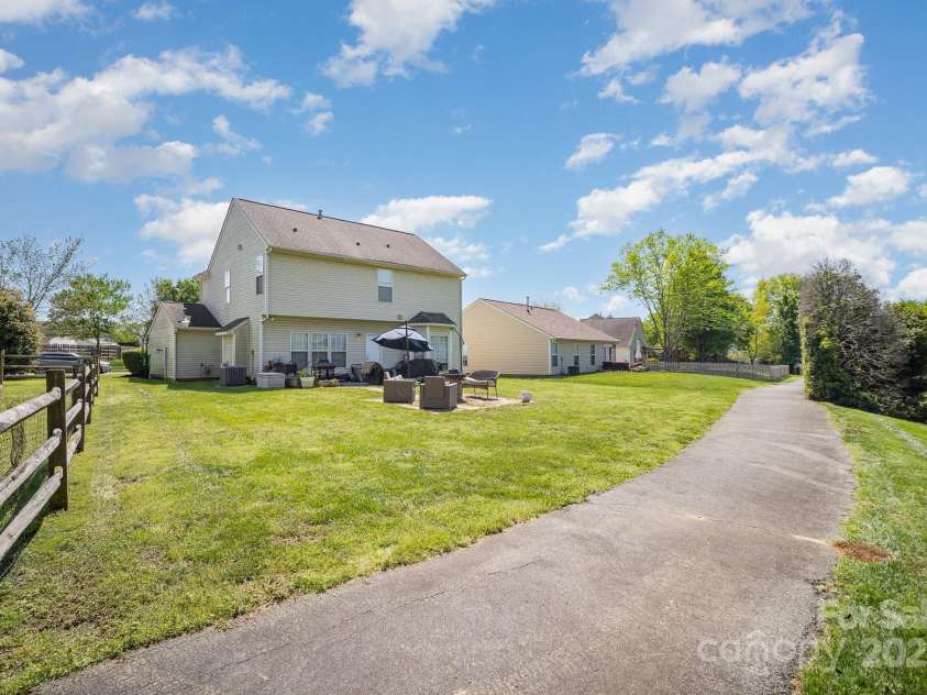 4958 Bentgrass Run Drive, Charlotte, NC 28269.  MLS# CAR4238762, YatesRealty ID 21187. 