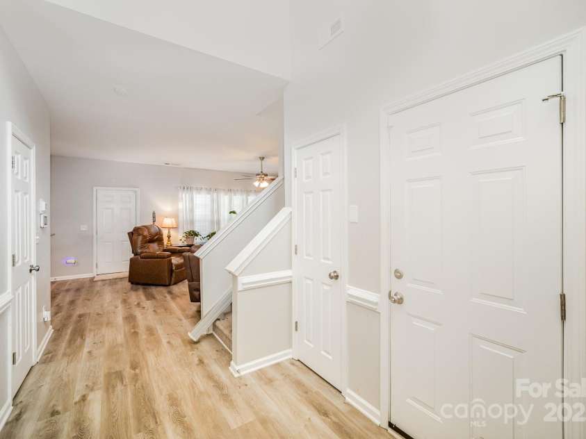4958 Bentgrass Run Drive, Charlotte, NC 28269.  MLS# CAR4238762, YatesRealty ID 21187. Foyer / Entry