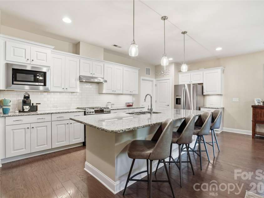 4899 Looking Glass Trail, Denver, NC 28037.  MLS# CAR4341115, YatesRealty ID 21188. Chef-inspired kitchen built for entertaining