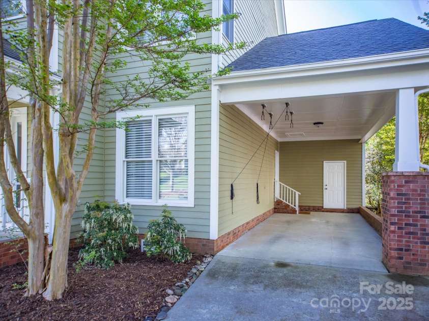 547 Ashby Drive, Davidson, NC 28036.  MLS# CAR4299072, YatesRealty ID 21188. 
