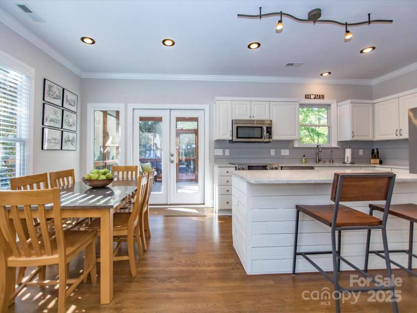 547 Ashby Drive, Davidson, NC 28036.  MLS# CAR4299072, YatesRealty ID 21188. 