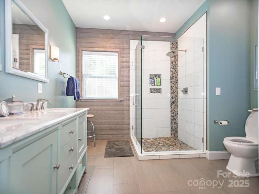 547 Ashby Drive, Davidson, NC 28036.  MLS# CAR4299072, YatesRealty ID 21188. 