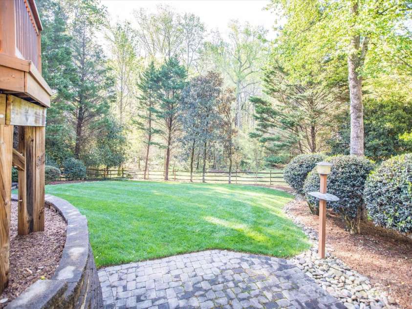 547 Ashby Drive, Davidson, NC 28036.  MLS# CAR4299072, YatesRealty ID 21188. 