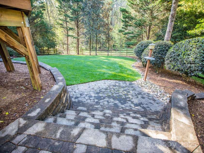 547 Ashby Drive, Davidson, NC 28036.  MLS# CAR4299072, YatesRealty ID 21188. 