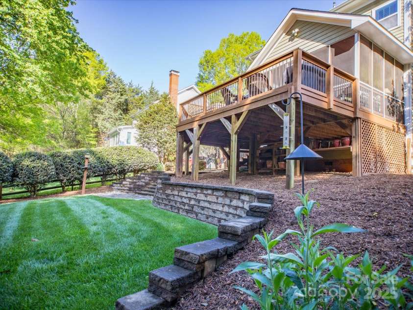 547 Ashby Drive, Davidson, NC 28036.  MLS# CAR4299072, YatesRealty ID 21188. 