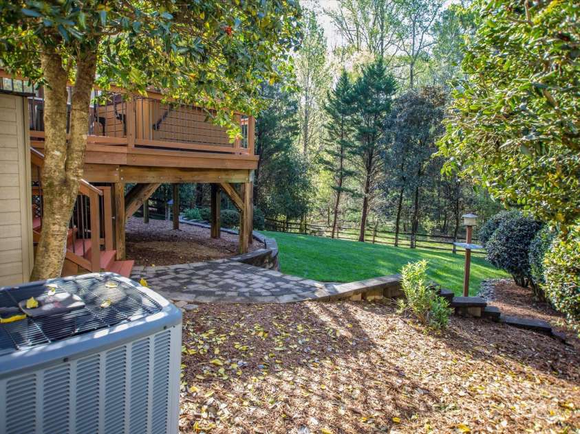 547 Ashby Drive, Davidson, NC 28036.  MLS# CAR4299072, YatesRealty ID 21188. 