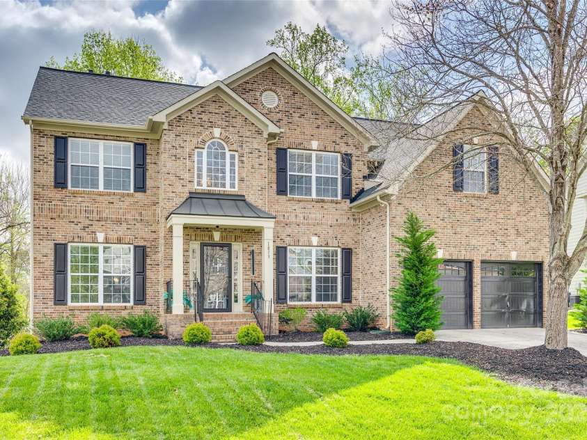 1813 Robbins Meadows Drive, Waxhaw, NC 28173.  MLS# CAR4242348, YatesRealty ID 21189. 