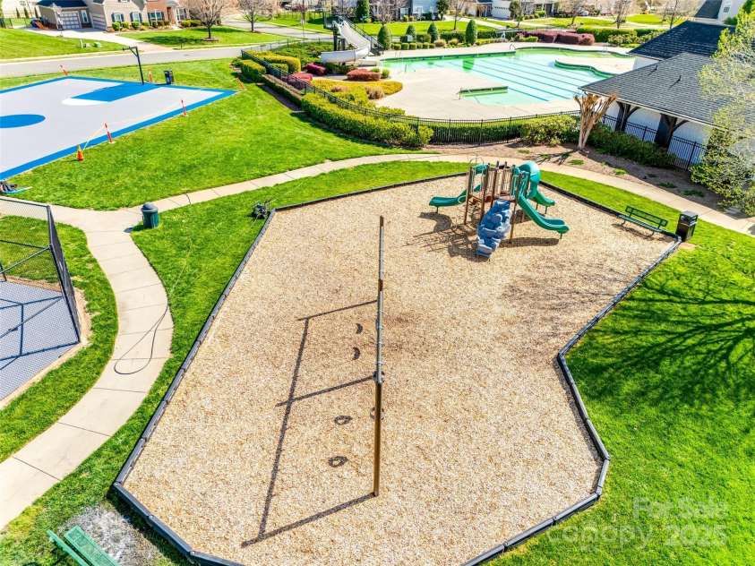 1813 Robbins Meadows Drive, Waxhaw, NC 28173.  MLS# CAR4242348, YatesRealty ID 21189. 