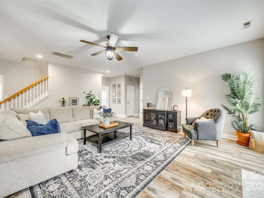 1813 Robbins Meadows Drive, Waxhaw, NC 28173.  MLS# CAR4242348, YatesRealty ID 21189. 