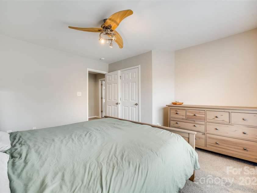 1813 Robbins Meadows Drive, Waxhaw, NC 28173.  MLS# CAR4242348, YatesRealty ID 21189. 