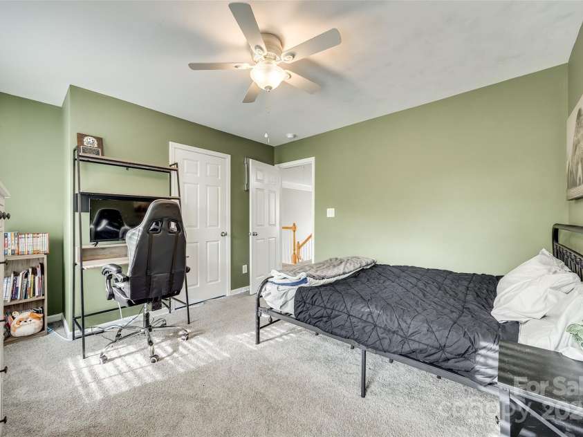 1813 Robbins Meadows Drive, Waxhaw, NC 28173.  MLS# CAR4242348, YatesRealty ID 21189. 