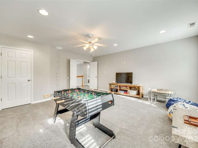 1813 Robbins Meadows Drive, Waxhaw, NC 28173.  MLS# CAR4242348, YatesRealty ID 21189. 