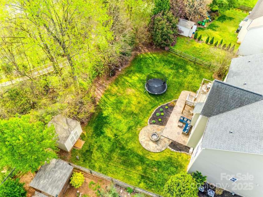 1813 Robbins Meadows Drive, Waxhaw, NC 28173.  MLS# CAR4242348, YatesRealty ID 21189. 