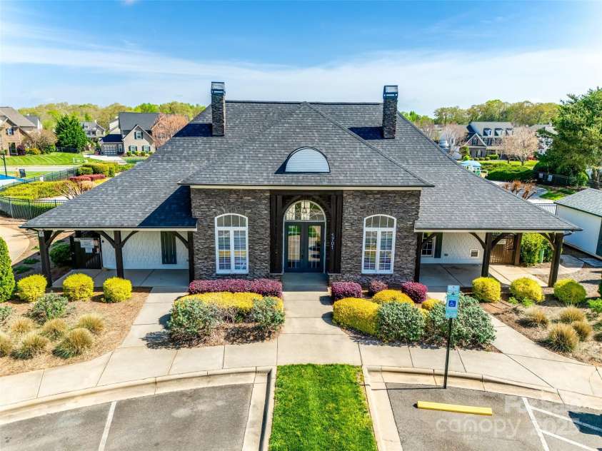 1813 Robbins Meadows Drive, Waxhaw, NC 28173.  MLS# CAR4242348, YatesRealty ID 21189. 