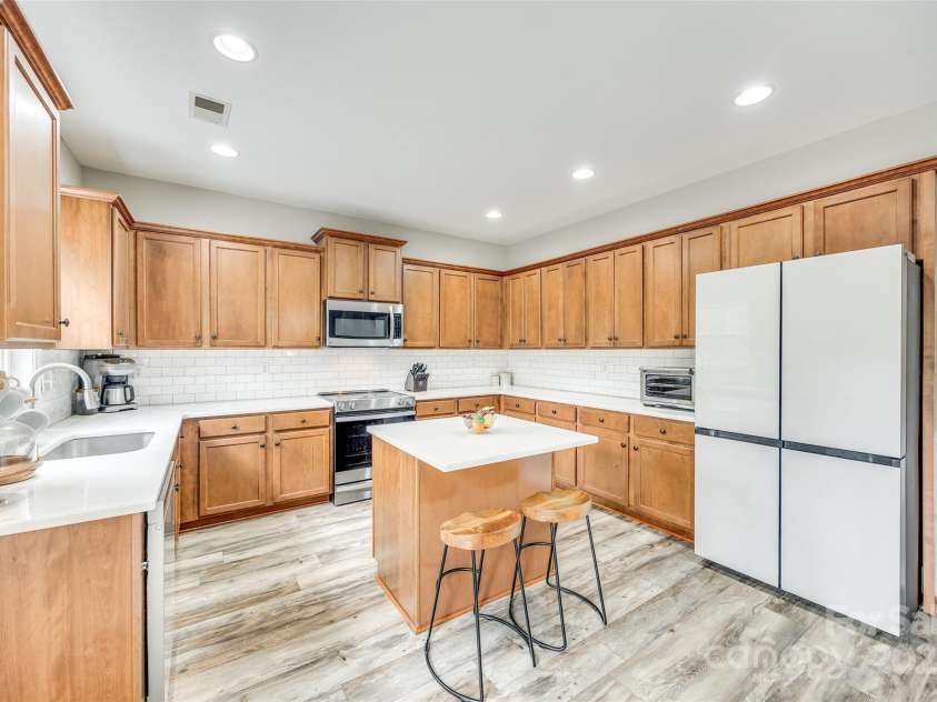 1813 Robbins Meadows Drive, Waxhaw, NC 28173.  MLS# CAR4242348, YatesRealty ID 21189. 