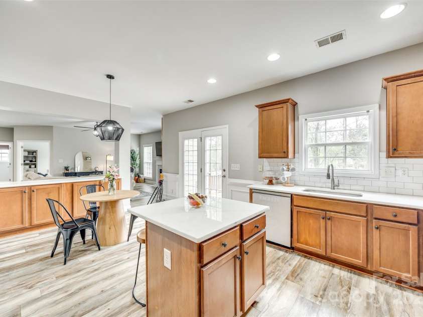 1813 Robbins Meadows Drive, Waxhaw, NC 28173.  MLS# CAR4242348, YatesRealty ID 21189. 