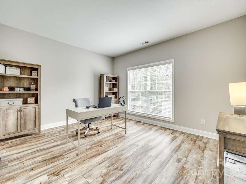 1813 Robbins Meadows Drive, Waxhaw, NC 28173.  MLS# CAR4242348, YatesRealty ID 21189. Main Level Office