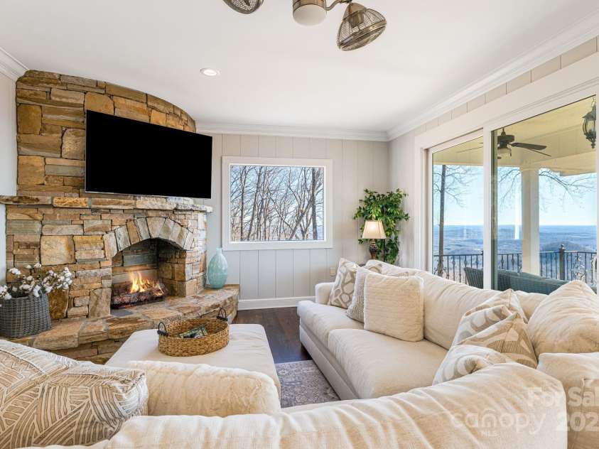 11 By The Wayside Drive, Columbus, NC 28722.  MLS# CAR4276820, YatesRealty ID 2119. 