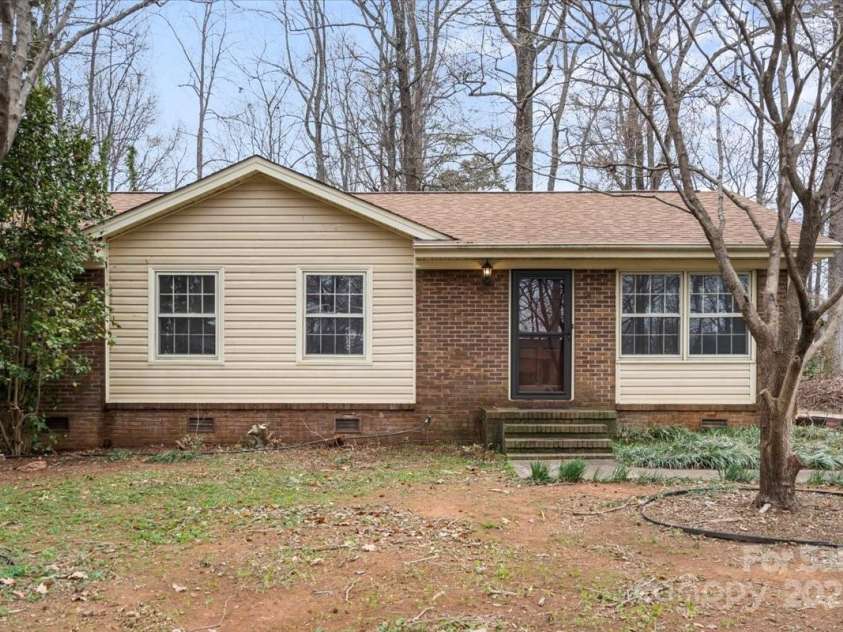 515 Culloden Court, Charlotte, NC 28214.  MLS# CAR4233750, YatesRealty ID 2119. 