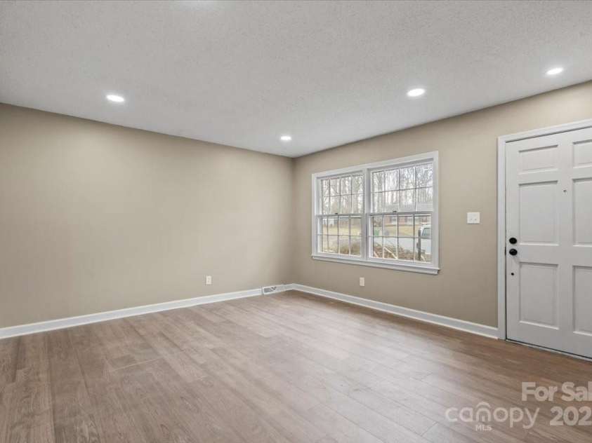 515 Culloden Court, Charlotte, NC 28214.  MLS# CAR4233750, YatesRealty ID 2119. 