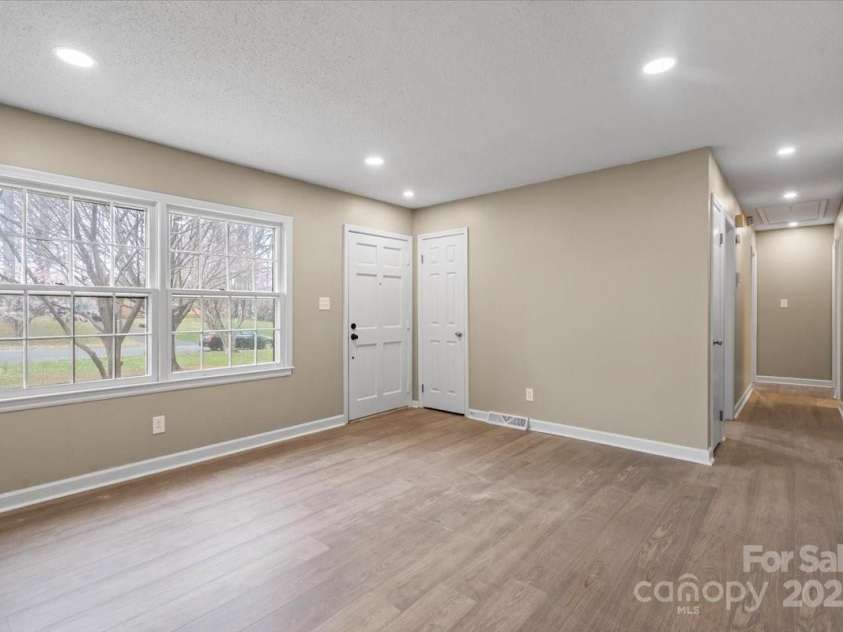 515 Culloden Court, Charlotte, NC 28214.  MLS# CAR4233750, YatesRealty ID 2119. 