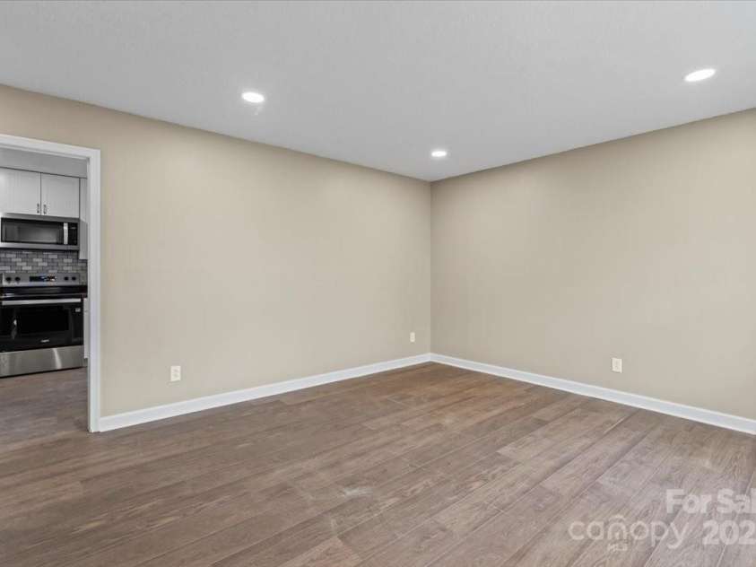 515 Culloden Court, Charlotte, NC 28214.  MLS# CAR4233750, YatesRealty ID 2119. 