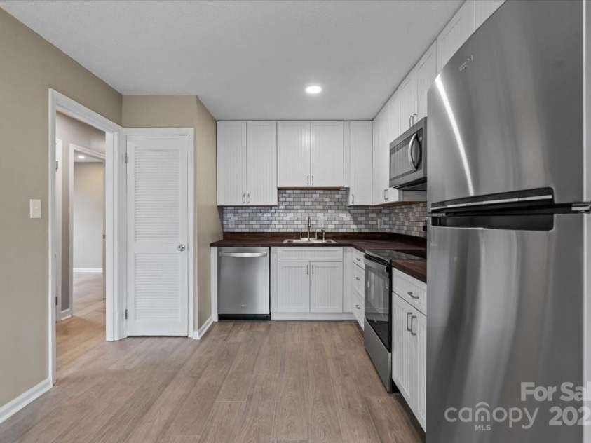 515 Culloden Court, Charlotte, NC 28214.  MLS# CAR4233750, YatesRealty ID 2119. 