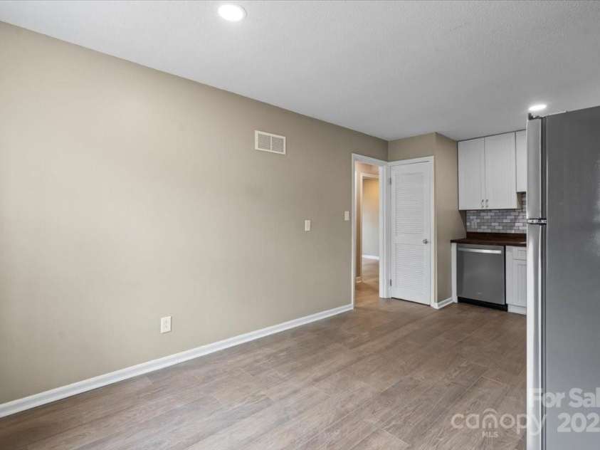 515 Culloden Court, Charlotte, NC 28214.  MLS# CAR4233750, YatesRealty ID 2119. 