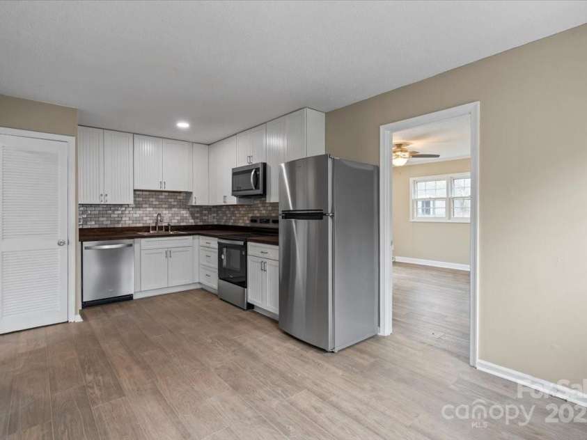 515 Culloden Court, Charlotte, NC 28214.  MLS# CAR4233750, YatesRealty ID 2119. 
