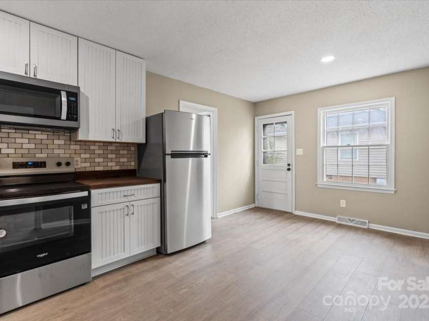 515 Culloden Court, Charlotte, NC 28214.  MLS# CAR4233750, YatesRealty ID 2119. 