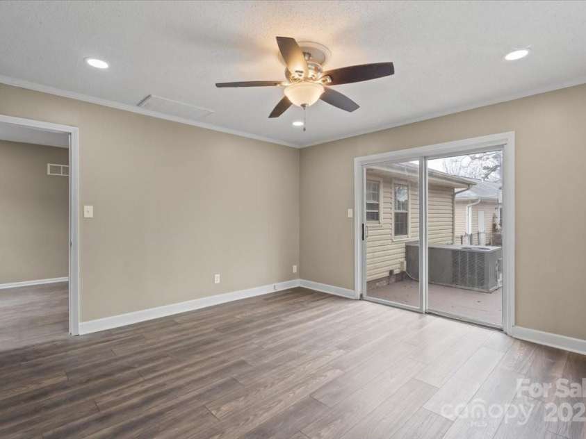 515 Culloden Court, Charlotte, NC 28214.  MLS# CAR4233750, YatesRealty ID 2119. 