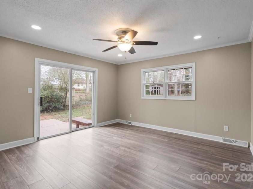 515 Culloden Court, Charlotte, NC 28214.  MLS# CAR4233750, YatesRealty ID 2119. 