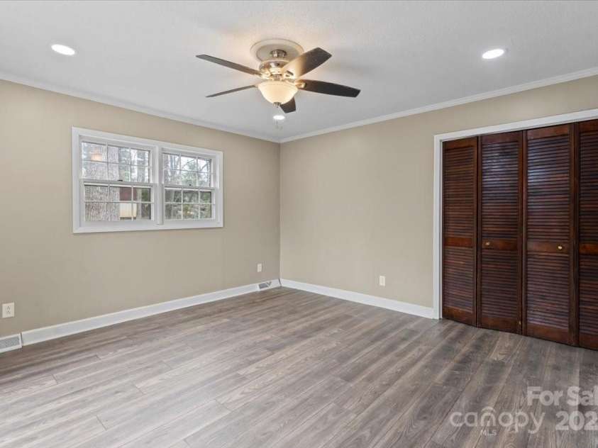 515 Culloden Court, Charlotte, NC 28214.  MLS# CAR4233750, YatesRealty ID 2119. 